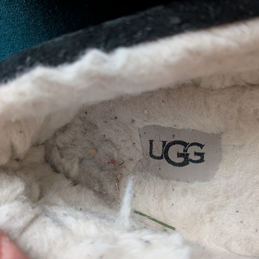 UGG ANSLEY Black Suede Slippers with White Fur Lining - Picture 5 of 6